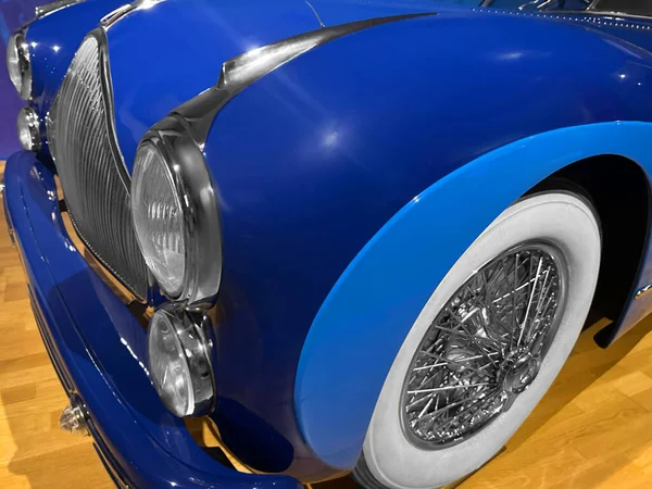 Güzel Mavi Retro Araba Salonda Yakın Çekim Manzaralı — Stok fotoğraf