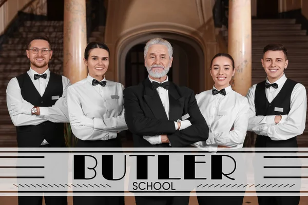 Grupa Młodych Stażystów Nauczycielem Hotelu Tekst Butler School — Zdjęcie stockowe