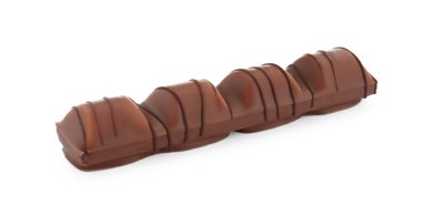 Beyaza izole edilmiş lezzetli bir çikolata.