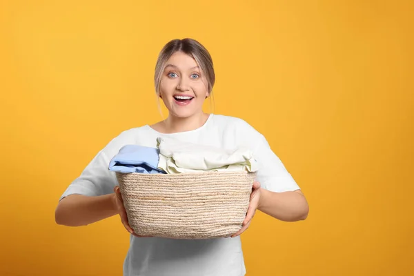 Emotional Woman Basket Full Laundry Orange Background — Stock Photo, Image