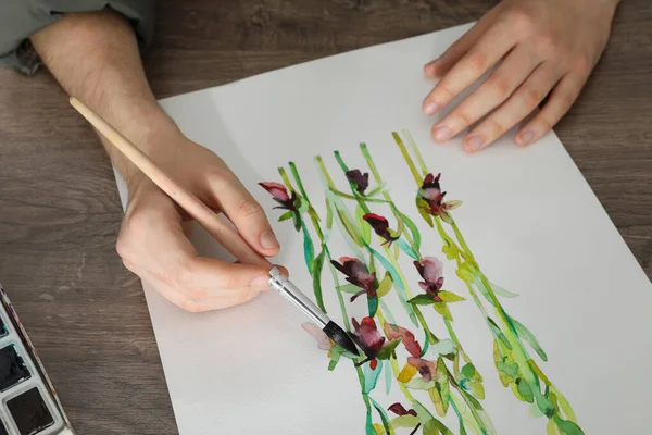 Man Schilderen Bloemen Met Aquarel Aan Houten Tafel Close Creatief — Stockfoto
