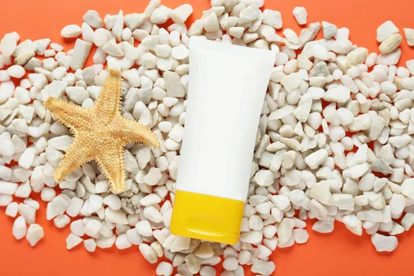Tube Suntan Cream Starfish White Marble Pebbles Orange Background Flat — Stock Photo, Image