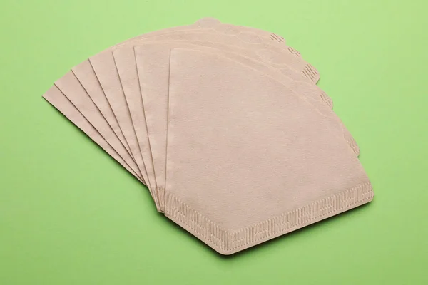 Paper Coffee Filters Green Background Flat Lay — Stock Photo, Image