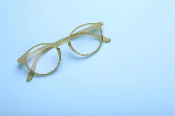 Γυαλιά Διορθωτικούς Φακούς Ανοιχτό Μπλε Φόντο Πάνω Όψη Χώρος Για — Φωτογραφία Αρχείου
