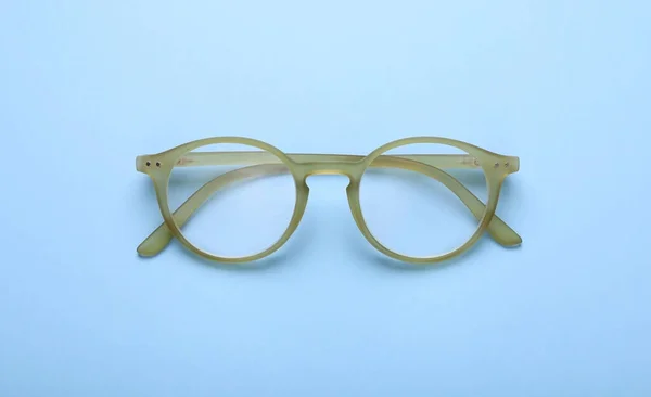 Óculos Com Lentes Corretivas Fundo Azul Claro Vista Superior — Fotografia de Stock