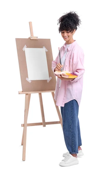 Mujer Joven Pintando Sobre Caballete Con Papel Sobre Fondo Blanco —  Fotos de Stock