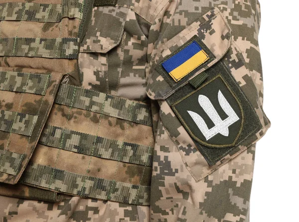 ウクライナの旗と白を背景に軍の制服にトライデントを持つ兵士 クローズアップ — ストック写真