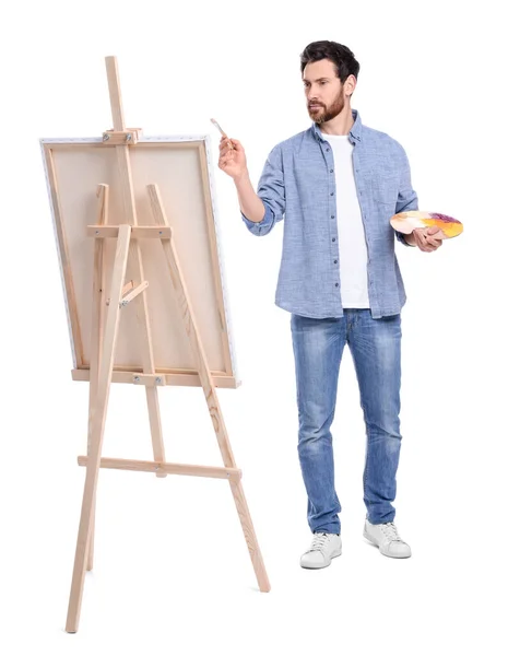 Man Schildert Tegen Een Witte Achtergrond Ezel Gebruiken Doek Vast — Stockfoto
