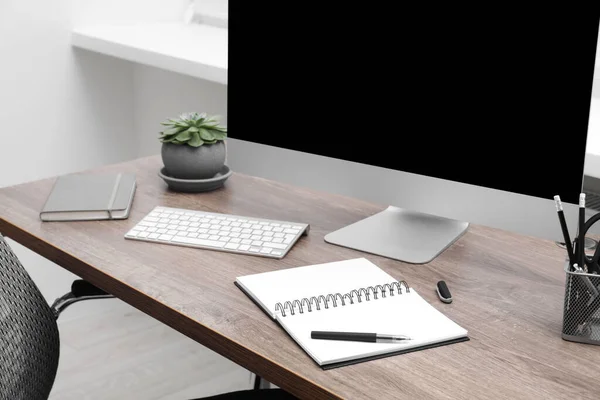 Gemütliche Arbeitsfläche Mit Computer Schreibtisch Hause — Stockfoto
