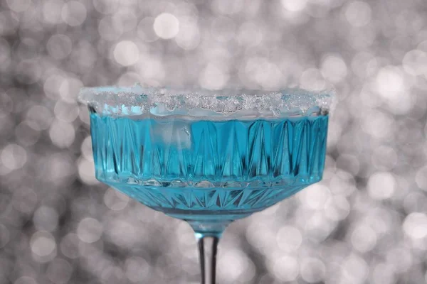 Vaso Refrescante Bebida Azul Claro Sobre Fondo Borroso Primer Plano —  Fotos de Stock