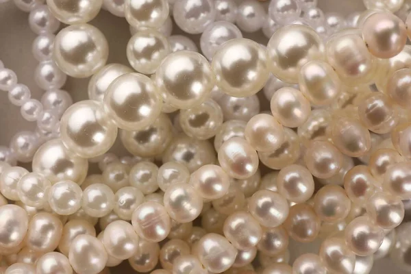 Elegante Perlenketten Als Hintergrund Draufsicht — Stockfoto