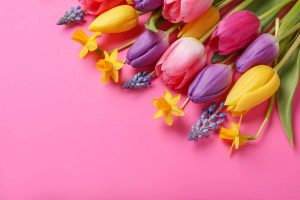 Красиві Різні Квіти Рожевому Фоні Плоскі Простір Тексту — стокове фото