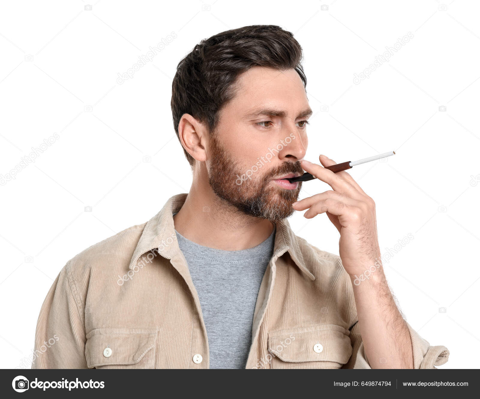 Homme Utilisant Porte Cigarette Pour Fumer Isolé Sur Blanc image libre de  droit par NewAfrica © #649874794