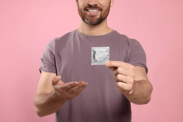 Man Holding Condom Pink Background Closeup Safe Sex — Stock Photo, Image