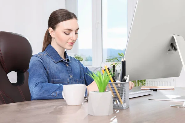Young Woman Working Desk Home Office — Stock Photo, Image