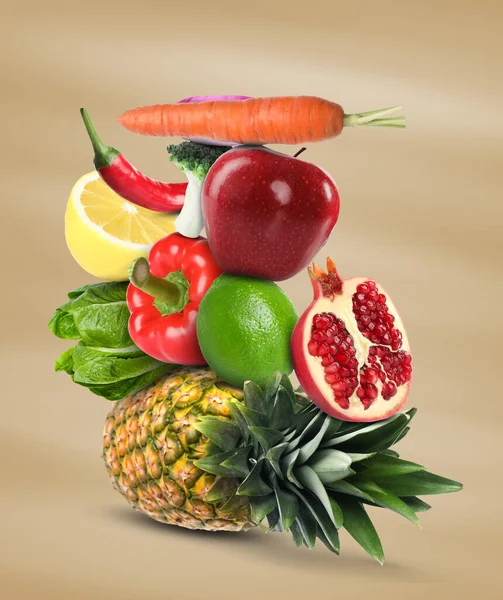 Montón Diferentes Verduras Frutas Sobre Fondo Marrón Claro Pálido —  Fotos de Stock