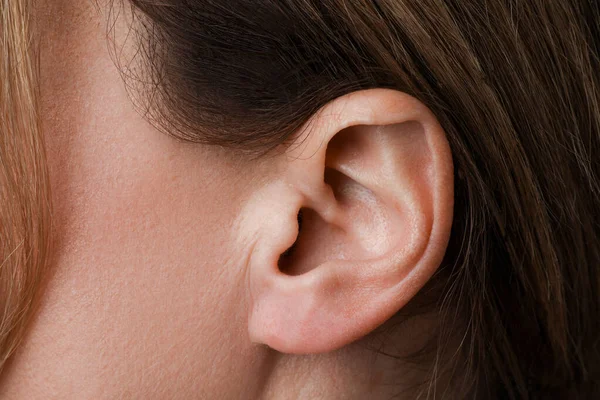 Vista Cerca Mujer Enfoque Oído —  Fotos de Stock