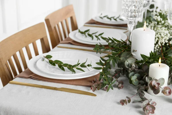 Ambiente Mesa Elegante Elegante Para Jantar Festivo Dentro Casa — Fotografia de Stock