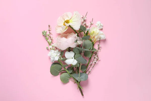 Διαφορετικά Όμορφα Λουλούδια Ροζ Φόντο Επίπεδη Lay — Φωτογραφία Αρχείου