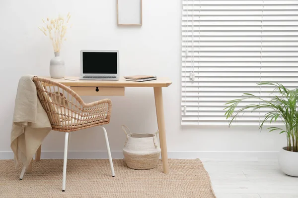 Cozy Workspace Modern Laptop Desk Comfortable Chair Home — Foto Stock