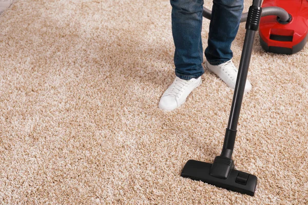 Man Cleaning Carpet Vacuum Cleaner Home Closeup Space Text — Stock Photo, Image
