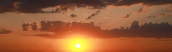 Солнце Сияющее Красивом Облачном Небе Закате Дизайн Баннера — стоковое фото