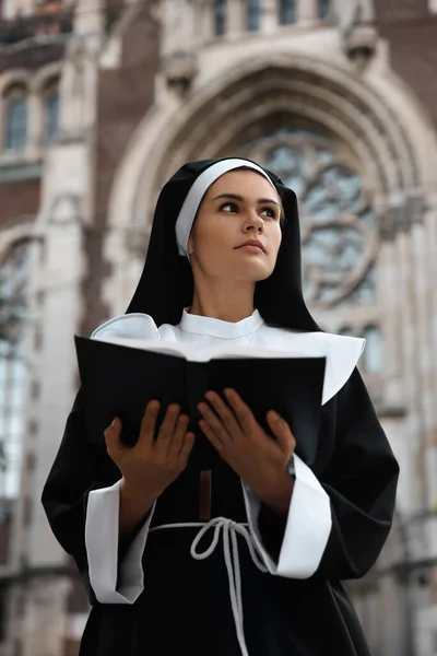 Young Nun Reading Bible Cathedral Outdoors — Stock Fotó