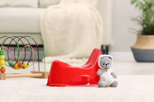 Vermelho Bebê Potty Brinquedos Quarto Formação Sanitária — Fotografia de Stock