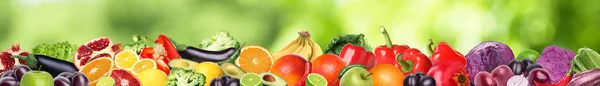 Muitas Frutas Legumes Frescos Diferentes Contra Fundo Verde Desfocado Design — Fotografia de Stock