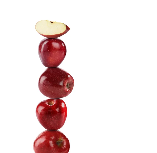 Stack Med Färska Mogna Röda Äpplen Vit Bakgrund — Stockfoto
