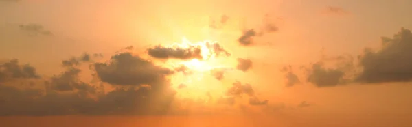 Soleil Brillant Travers Les Nuages Sur Ciel Magnifique Conception Bannière — Photo