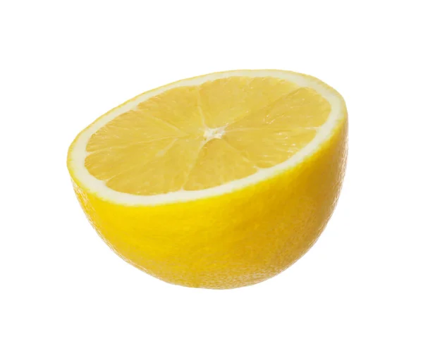 白で隔離された新鮮な熟したレモンの半分 — ストック写真