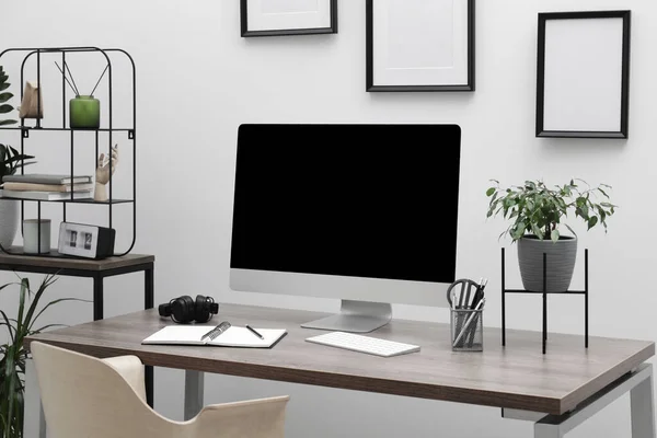 Cozy Workspace Computer Desk White Wall Home — Fotografia de Stock