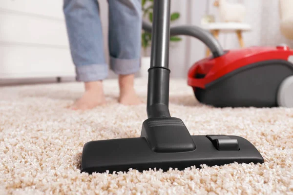 Woman Cleaning Carpet Vacuum Cleaner Home Closeup — Stock Photo, Image