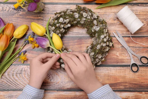 Woman Decorating Willow Wreath Colorful Tulip Flowers Wooden Table Top — Stock Photo, Image