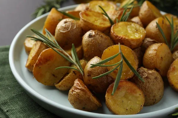 Delicious Baked Potatoes Rosemary Plate Closeup — Stock Photo, Image