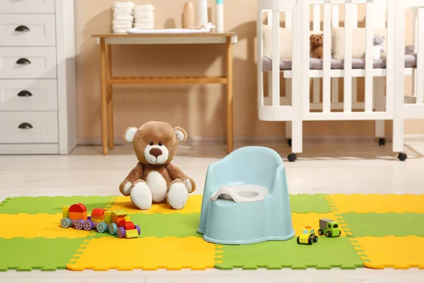 Světle Modrý Dětský Nočník Hračky Pokoji Školení Toalet — Stock fotografie