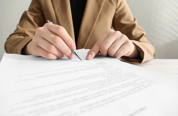 Woman Signing Document Table Closeup View — Stockfoto