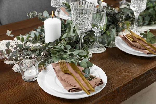 Gaya Pengaturan Meja Elegan Untuk Makan Malam Meriah — Stok Foto