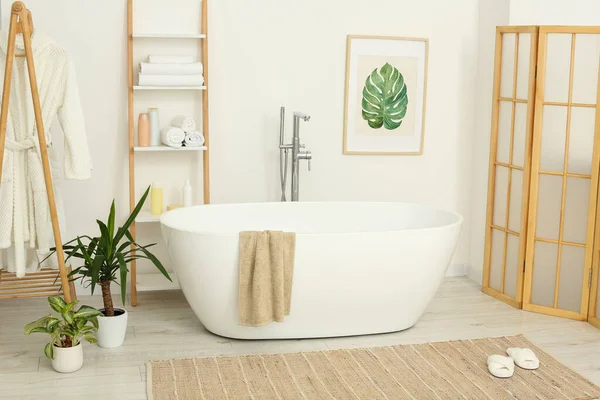 Stylish Bathroom Interior Beautiful Tub Houseplants — Stock Photo, Image