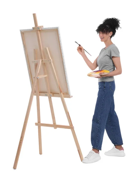 Mujer Joven Pintando Sobre Caballete Con Lienzo Sobre Fondo Blanco —  Fotos de Stock