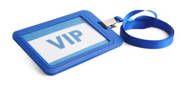 Mavi plastik VIP kartı beyazda izole edilmiş.