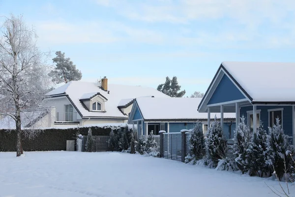 Vinterlandskap Med Vackra Hus Träd Och Buskar Morgonen — Stockfoto