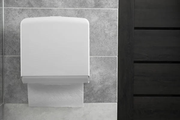 New Paper Towel Dispenser Hanging Wall Bathroom — Stock Photo, Image