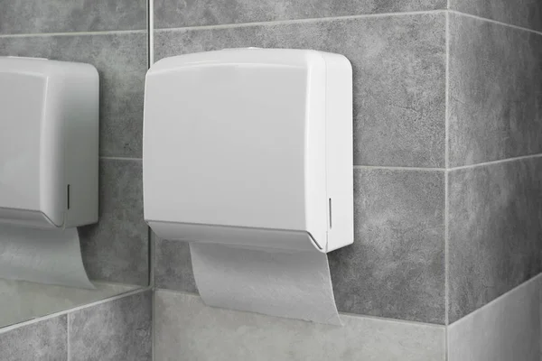 New Paper Towel Dispenser Hanging Wall Mirror Bathroom — Stock Photo, Image