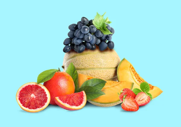 Muitas Frutas Frescas Diferentes Fundo Azul Claro — Fotografia de Stock