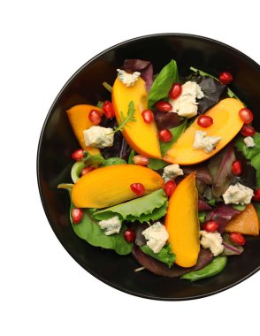 Nar ve ıspanaklı nefis hurma salatası, beyaza izole edilmiş.