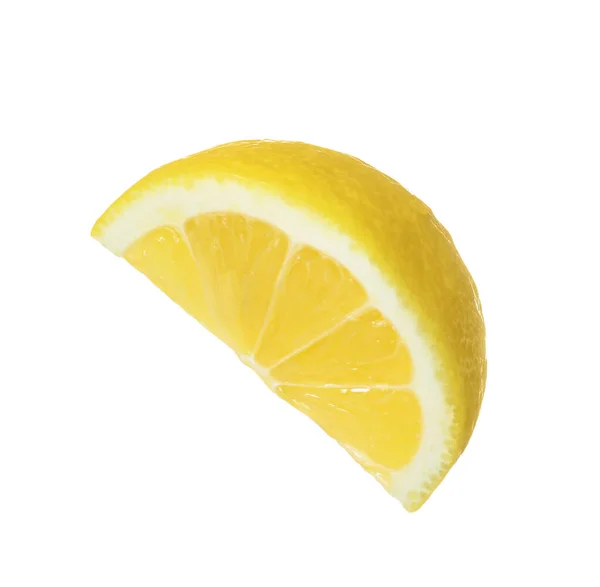 新鲜成熟的柠檬片 用白色隔开 — 图库照片