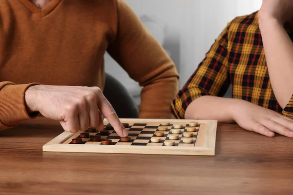 Father Playing Checkers His Son Table Room Closeup — Stock Photo, Image