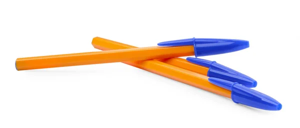 白で隔離された新しいオレンジのプラスチックペン — ストック写真
